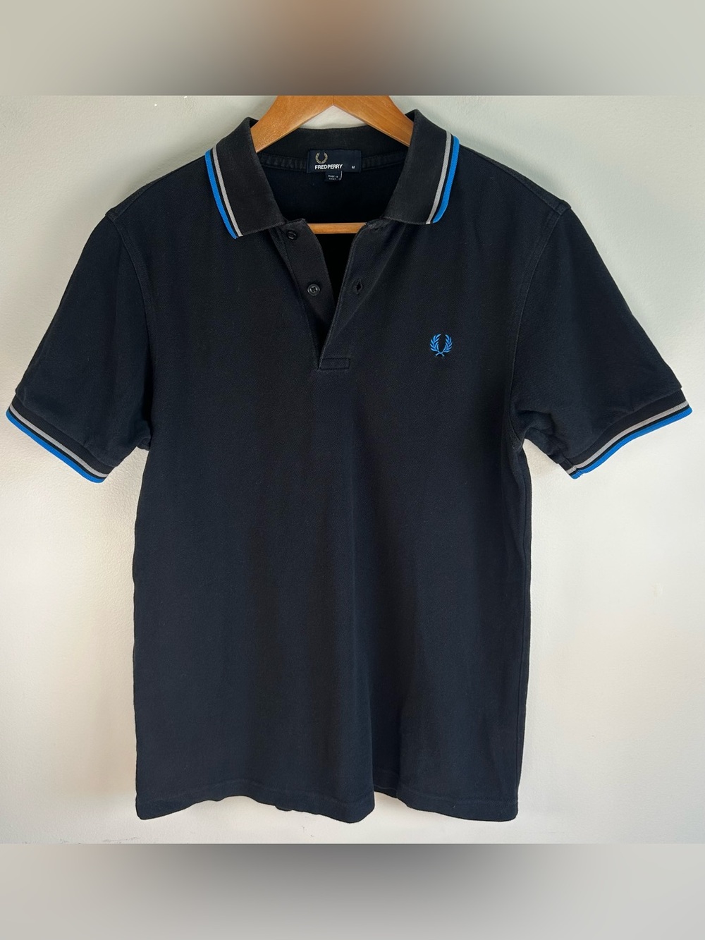 Fred Perry Men’s Polo Shirt Size M Black Silver Blue Stripes Tipped 100% Cotton